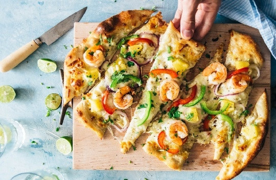 1. Этап. Пицца Морская: 4. Из указанного количества ингредиентов получится 2 вот такие пиццы. Приятного аппетита!