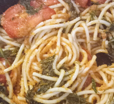 1. Этап. Спагетти со свежими помидорами: Выключить огонь. Добавить помидоры. Перемешать. Сверху посыпать панграттатой и укропом.