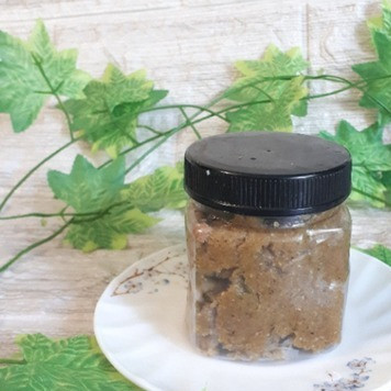 1. Этап. Ореховая заправка к салату: Ореховую массу сложить в баночку и хранить в холодильнике.