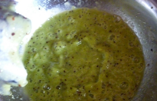 1. Этап. Мясо с киви: Должна получиться однородная жидкая масса.