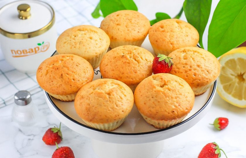 1. Этап. Ванильные капкейки: Аккуратно извлеките капкейки в формочках из духовки, когда они отлично подрумянятся. Дайте им остыть и выложите на тарелку. Позовите к столу родных на дегустацию десерта. Приятного вам аппетита!