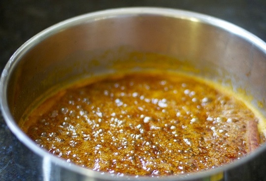 1. Этап. Филе утки в апельсиновом соусе: 2. На медленном огне уварите соус, чтобы получился примерно 1 стакан.