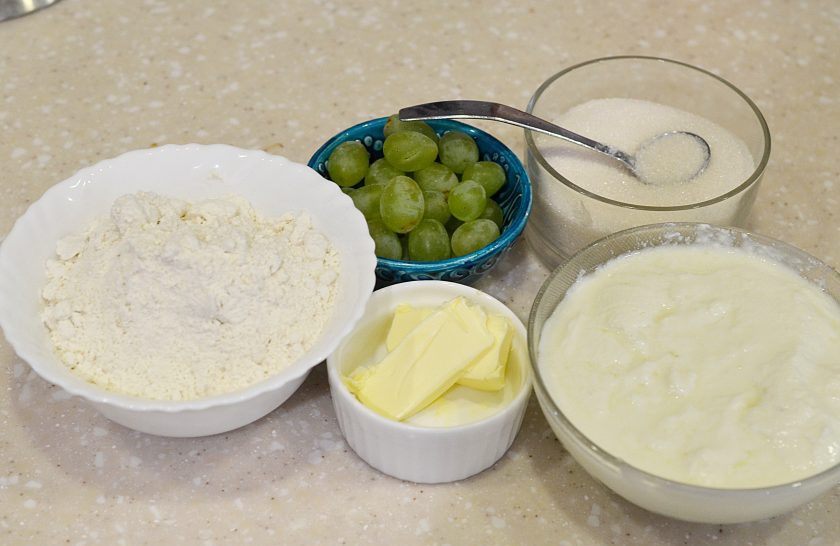 1. Этап. Печенье с виноградом: Подготовьте все ингредиенты.