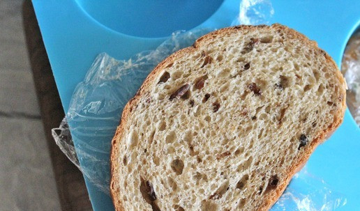 1. Этап. Закуска «Тайна»: Перед подачей пищевую пленку развернуть, положить ломтик хлеба.