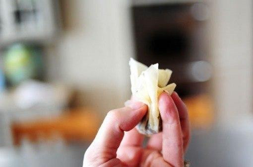 1. Этап. Конвертики с грибами: Квадратик собираем в узелок.