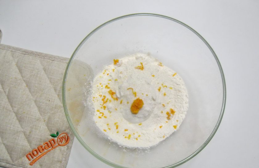 1. Этап. Итальянский хворост: Добавьте цедру апельсина или лимона. Можно и то, и другое.