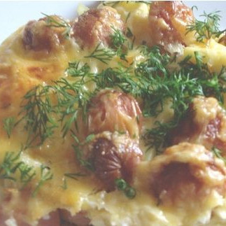 Запеченный картофель с сосисками