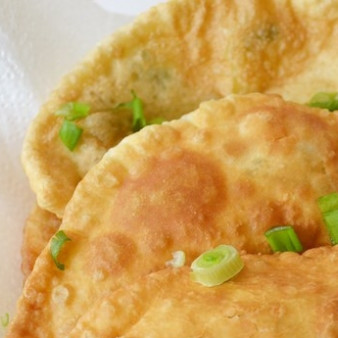 Чебуреки с брынзой и зеленью