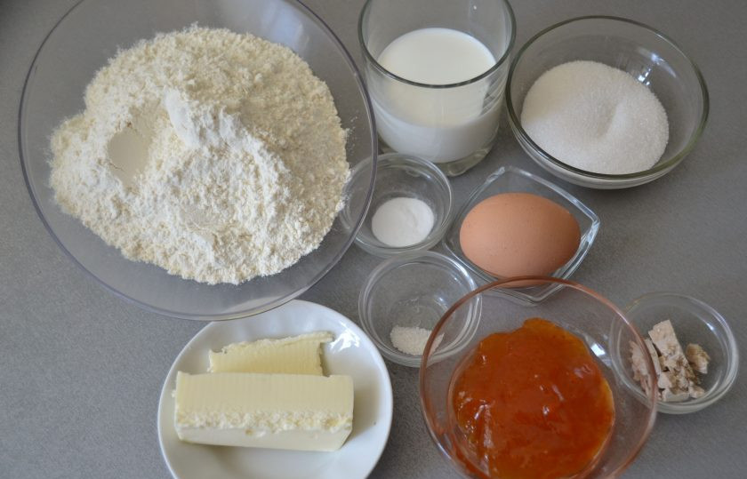 1. Этап. Булочки Бухтельн: Подготовьте ингредиенты.