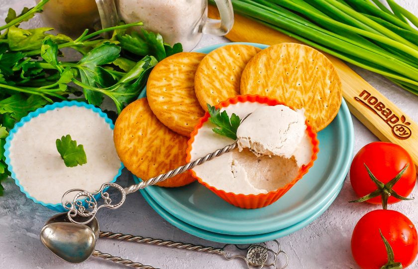 1. Этап. Мусс из тунца: После застывания подайте к столу с крекерами, поджаренными тостами и т.д.