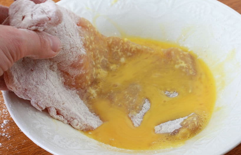 1. Этап. Шницель свиной: затем в яйцах..