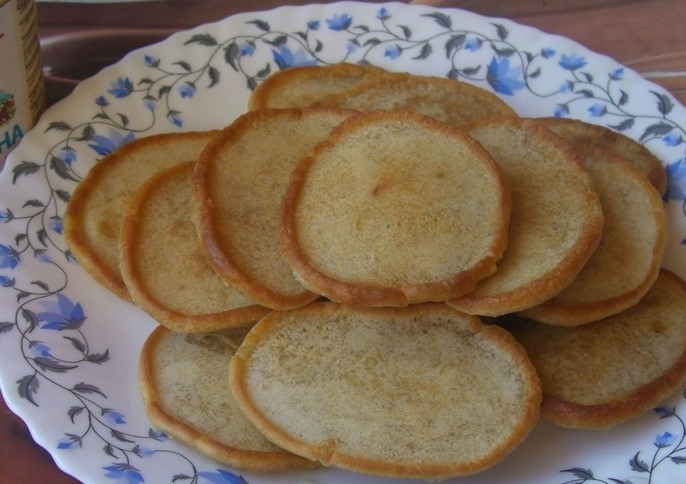 1. Этап. Оладьи на пиве: 4. Готовьте до приобретения оладушками золотистого цвета. Оладьи переверните. Жарьте с другой стороны. Теперь ваша кулинарная книга пополнилась еще одним рецептом, как приготовить оладьи на пиве.