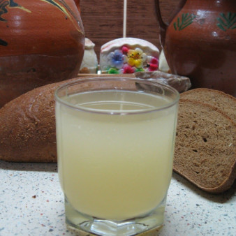 Квас из риса и изюма