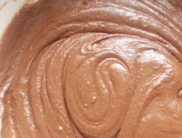 1. Этап. Домашний торт Пьяная вишня: А теперь добавим смешанные сухие ингредиенты.