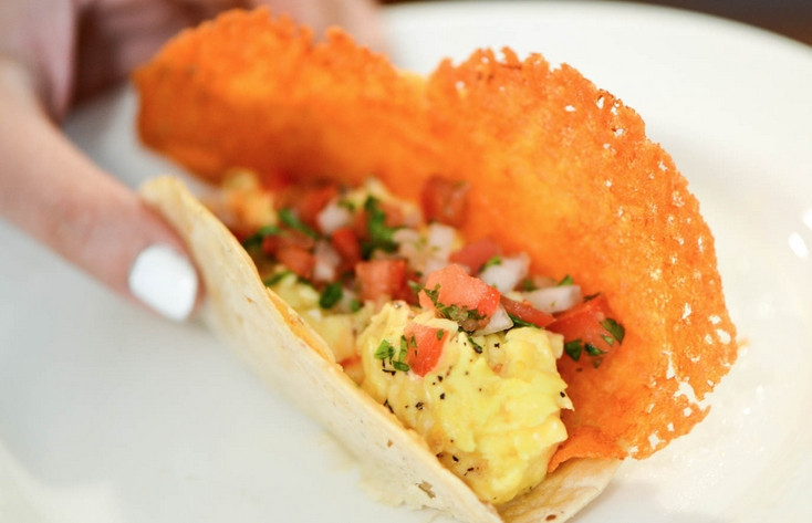 1. Этап. Сырные тортильи: 4. Почти все. Осталось только выложить внутрь любую начинку — и блюдо готово!