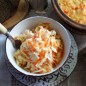 Маринованная капуста по-быстрому Капусту шинкуем произвольно, как вы любите. Морковь натираем на тёрке, лук режем полу-кольцами, зубчик чеснока-слайсами. Помещаем овощи в глубокую посуду и перемешиваем. Укладываем в чистую банку 1 л, утрамбовывая. Я использую деревянную ложку, удобно ей. Этого количества овощей ровно на 1 банку ёмкостью 1 л. Делаем рассол. В эмалированную посуду выкладываем сахар, соль. Заливаем кипящей водой из чайника 0,5 л, перемешиваем, ставим на огонь, наливаем масла подсолнечного и уксус. Доводим до кипения и заливаем капусту. Капуста утрамбована и воду легче залить в неё, используя ложку с длинной ручкой или вилку. Постепенно наливать воду и ложкой прокалывать слой капусты до дна. Уйдут все пол-литра рассола, ну если чуть останется. У меня на фото видно, осталось пара ложек рассола. Закрыть пластмассовой крышкой и поставить на тарелку остывать. Такую капусту я делаю с вечера, утром она готова к употреблению. Капуста готова. Её можно есть. Идеально подходит к капусте конечно картофель. Сегодня я запеку картофель в сливках с ароматными травами и перцем-кайен. Накрываем стол и подаём. Едим! Это вкусно!