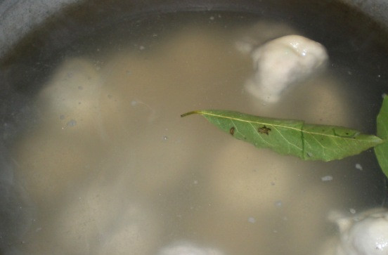 1. Этап. Хинкали с мясом: После того как все хинкали всплывут на поверхность варим их минут 10.