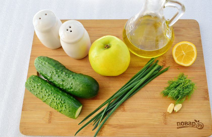 1. Этап. Грузинский салат Весна: Подготовьте необходимые ингредиенты. Овощи вымойте. Чеснок очистите.