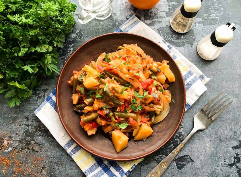 1. Этап. Овощное рагу с капустой и фасолью: Овощное рагу с капустой и фасолью готово. Приятного аппетита!