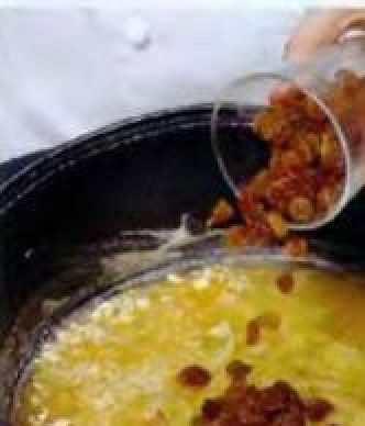 1. Этап. Армянский суп воспнапур: Зелень вымыть, обсушить и измельчить. Положить в суп зелень и черный перец. Быстро, на сильном огне, довести до кипения и сразу же снять. Посолить по вкусу.