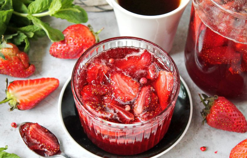 1. Этап. Варенье из клубники с розовым перцем: Хороших заготовок!