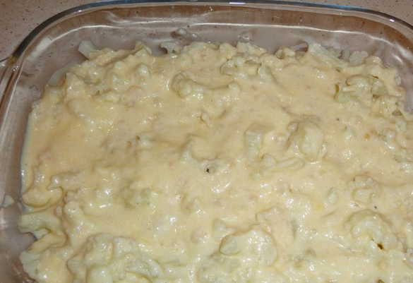 1. Этап. Цветная капуста под соусом Бешамель: 3. Заливаем соусом нашу капусту, и отправим в разогретую до 180 градусов духовку на 20-25 минут.