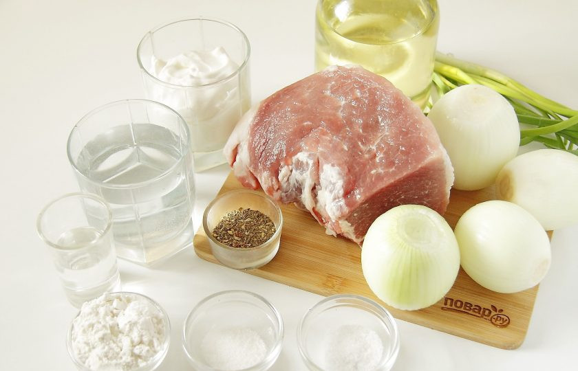 1. Этап. Мясные рулетики с луком: Подготовьте все ингредиенты.