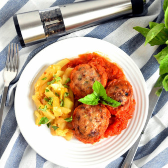 Пикантные котлеты в перечных кольцах