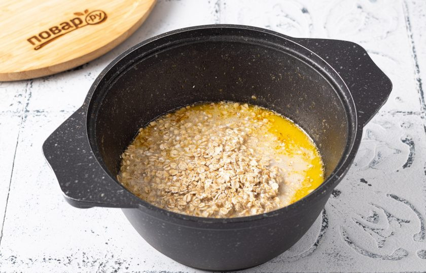 1. Этап. Овсяная каша Доброе утро: Затем добавьте овсяные хлопья и варите их на медленном огне по инструкции. У меня хлопья быстрого приготовления и они варятся за 5 минут.