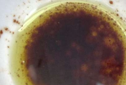 1. Этап. Морковь по-корейски с капустой: 6. Теперь готовим маринад: наливаем в сотейник растительное масло, соевый соус, сахар и 300 мл воды. Тщательно все перемешиваем. Эту смесь доводим до кипения, затем вливаем уксус и снимаем с плиты.