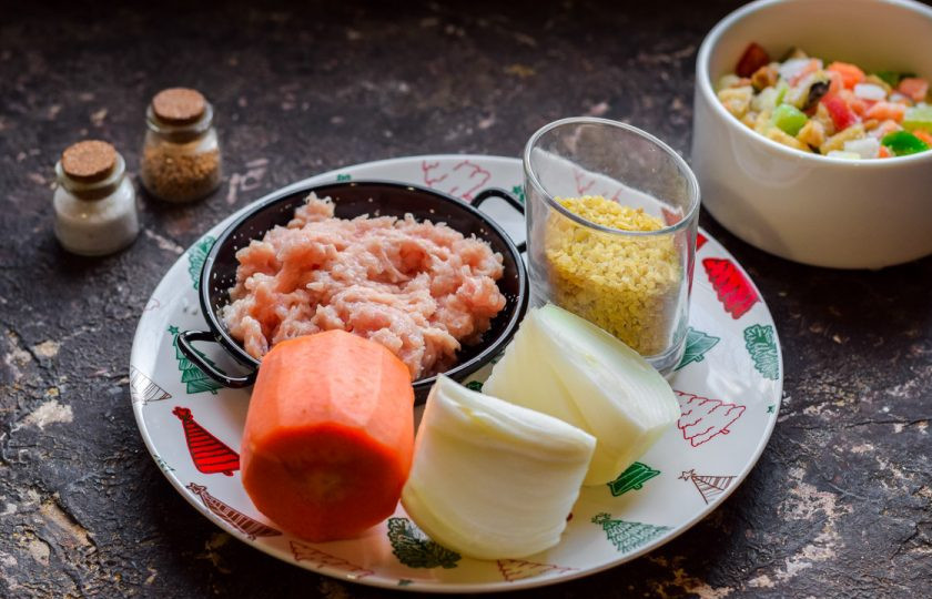 1. Этап. Булгур с фаршем: Подготовьте ингредиенты.