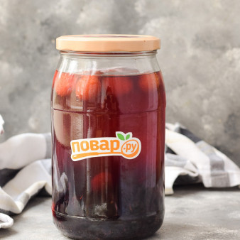 Компот из клубники и шелковицы на зиму