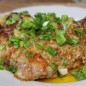 Свинина, тушенная в горчице с хреном Мясо без жил и хрящей нарезать на порционные куски. Срезать лишний жир, если он есть. Я разрезала на 5 частей. Мясо посолить 1 чайной ложкой соли, смазать горчицей и убрать на холод минимум на 1 час. У меня мясо мариновалось ночь. Мясо обжарить с 2-х сторон до румяной корочки на раскаленной сковороде, смазанной растительным маслом. Мясо выложить в казан, смазанный растительным маслом, и залить бульоном. Я всегда использую бульон, консистенции почти холодца, для вторых блюд. На фото это видно. Но и с менее концентрированным бульоном будет недурно. Закипело, убавляем огонь до минимума и томим под крышкой 30 минут. Морковь натереть на крупной терке, лук нарезать полукольцами и обжарить с щепоткой соли на смеси сливочного и растительного масел. В конце жарки добавить раздавленный чеснок. Овощи добавляем к мясу. Огонь на максимум. Пусть выкипит лишняя жидкость. Готовим в районе 15-20 минут. Полностью жидкость не выпаривайте, она очень вкусная. Самая печальная часть рецепта. Очистить и натереть на мелкой терке корень хрена. За магазинный продукт в баночке редакция ответственности не несет. Топим сливочное масло и, непрерывно помешивая, обжариваем наш хрен (около 60 сек.). Недолго, не пережарьте. Хрен свой вкус при обжарке кардинально меняет. Высыпаем хрен на поверхность мяса и готовим еще 10 минут. Гарнир у меня к этому времени не подоспел. Съели мои мужички все это за 1 присест, были не очень довольны, что нет добавки. Мне достался мини-кусочек мяса, отвалившийся от большого куска. Подавала с подливой из мяса и зеленым лучком. Получилось очень нежно и вкусно! Приятного вам аппетита!