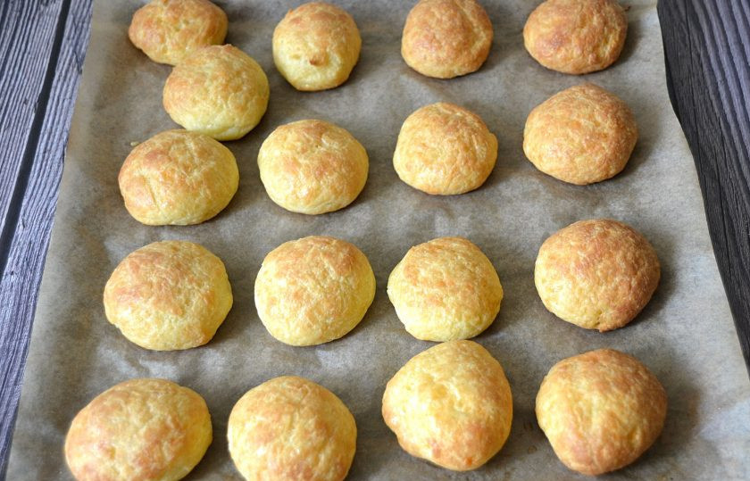 1. Этап. Булочки Гужеры: Не торопитесь вынимать готовые булочки из духовки. После того, как выключите духовку, пусть они постоят еще 10 минут.