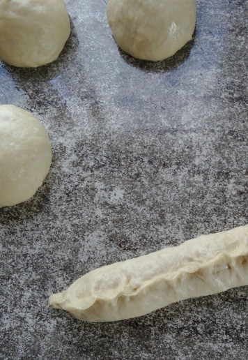 1. Этап. Хот-дог-гриль с картофелем пай: И защипнуть их.