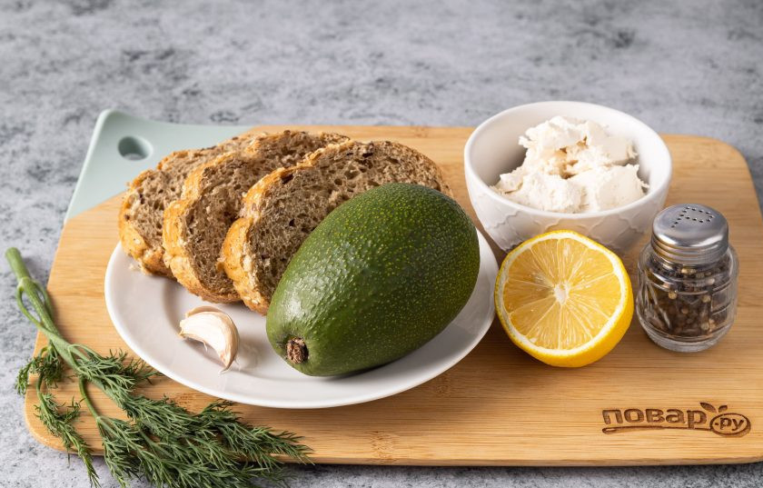 1. Этап. Быстрые бутерброды с авокадо: Подготовьте все ингредиенты.