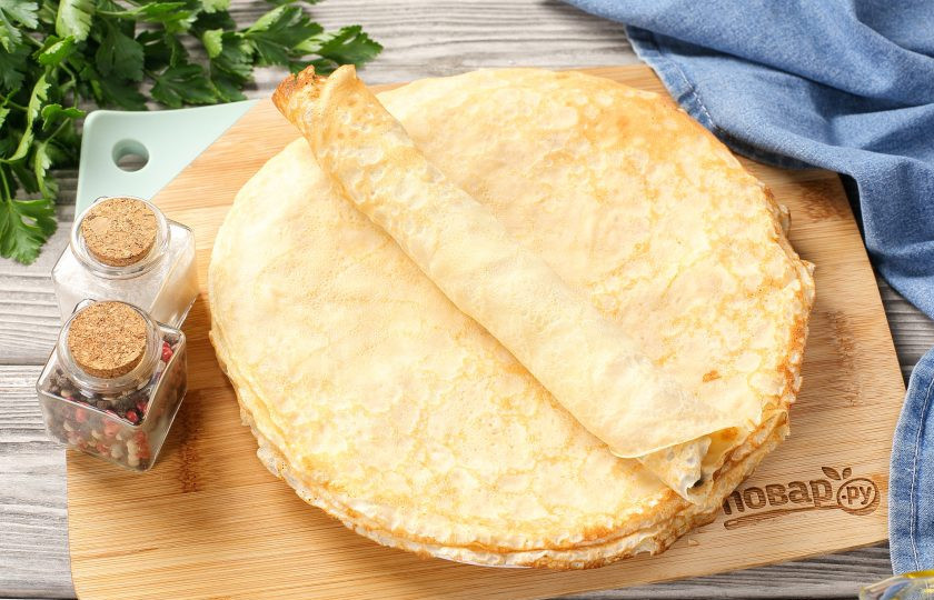 1. Этап. Блинный пирог с курицей и грибами Улитка: После чего сверните блинчик с курицей, грибами и сыром рулетиком.