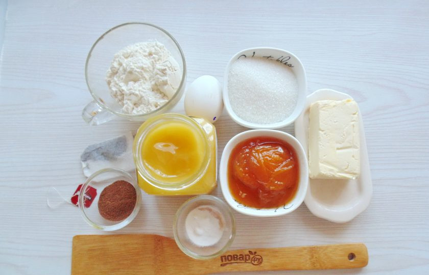 1. Этап. Коврижка с абрикосами: Подготовьте ингредиенты для приготовления коврижки с абрикосами.