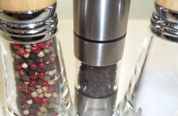 1. Этап. Цветная капуста в майонезе: 3. В кляр я обычно добавляю смеси измельченных перцев. Также можно добавить приправы для овощей.