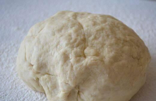 1. Этап. Колобушки: Затем добавьте муку и замесите тесто.