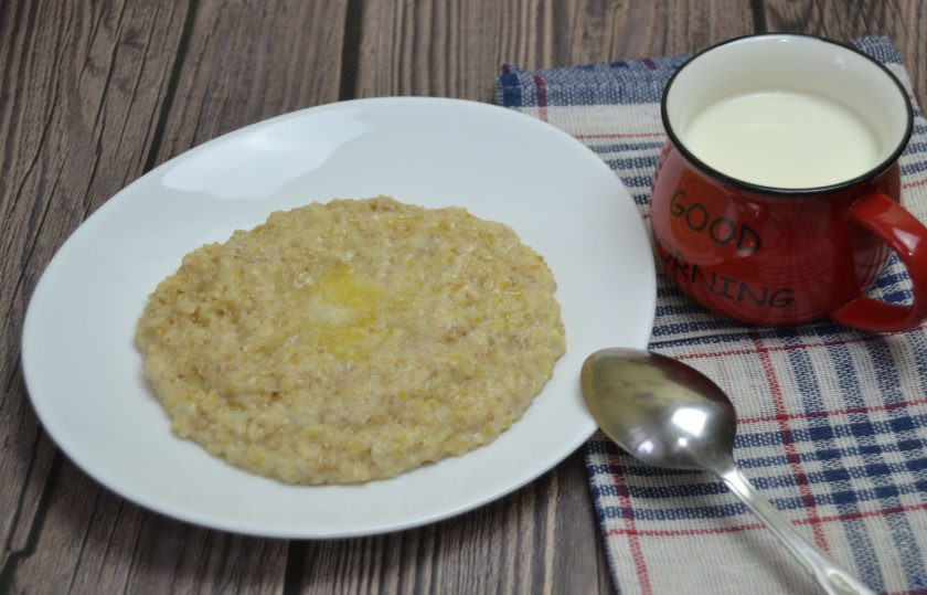 1. Этап. Каша Артек: Накладывайте кашу и зовите домашних к завтраку. Это вкусная, сытная и полезная каша. Всем приятного начала дня!