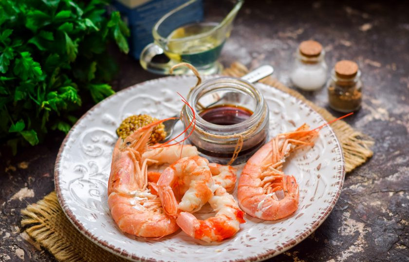 1. Этап. Креветки в соусе: Подготовьте ингредиенты.