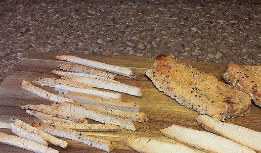 1. Этап. Острая начинка для мексиканских блинов: Нарезать стейки соломкой.