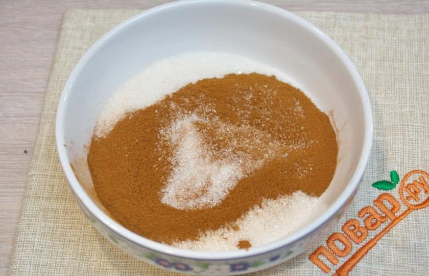 1. Этап. Булочки Синнабон: 5. Пока тесто поднимается, смешайте сахар с корицей. Количество сахара и корицы можно регулировать.