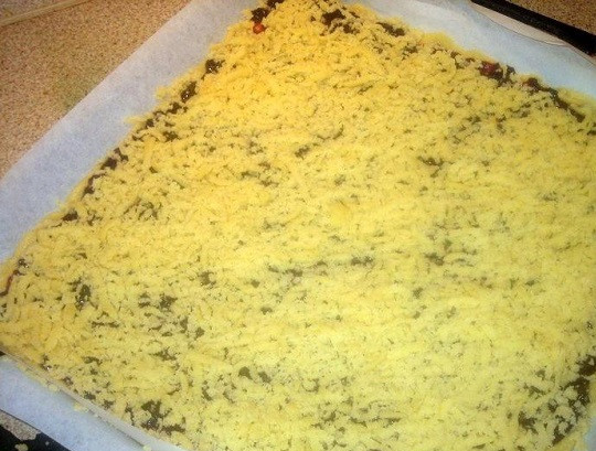 1. Этап. Пирог Крошка с вареньем: 8. Немного подмороженное тесто можно натереть на терке, чтобы получился настоящий пирог 