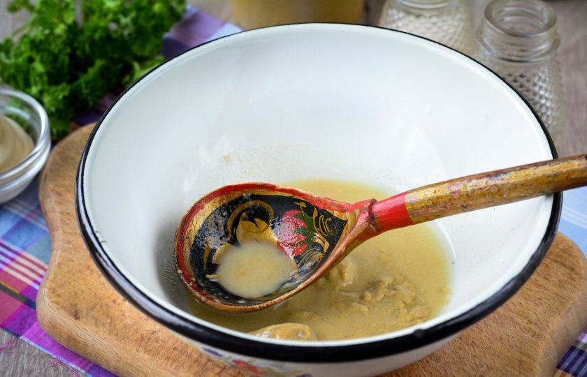 1. Этап. Горчичный соус как в Макдональдсе: Добавьте в остывший сироп горчицу и размешайте.