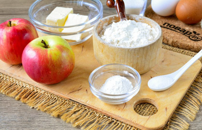 1. Этап. Ванильный кекс с яблоками: Подготовьте продукты для приготовления ванильного кекса с яблоками.