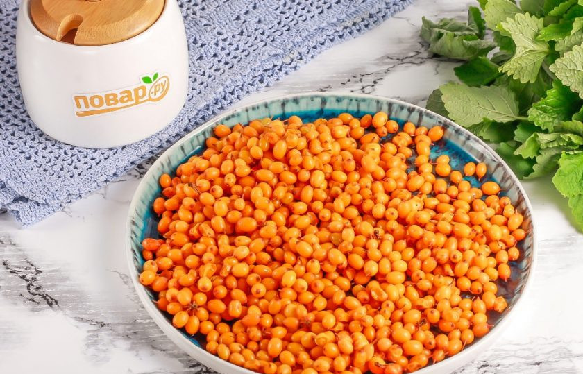 1. Этап. Облепиха без сахара на зиму: Подготовьте указанные ингредиенты. Облепиху приобретите или соберите сочную, ароматную.