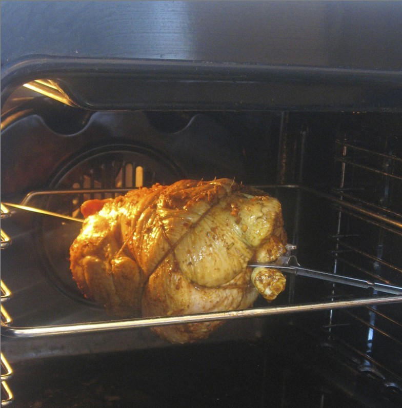 1. Этап. Курица гриль в духовке: 6. Запекаем в немного разогретой духовке (градусов 160 хватит) 1 час 20 минут.