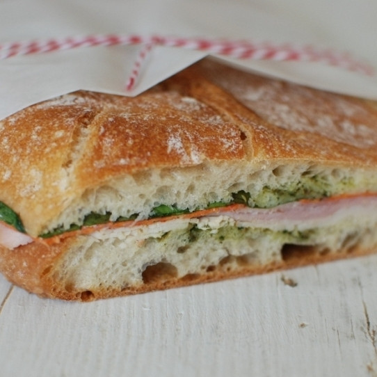 1. Этап. Сэндвич-кирпич: Размотанный бутерброд будет приплюснутым - как на фото.